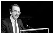 Jonathan Mann speaks at UN podium