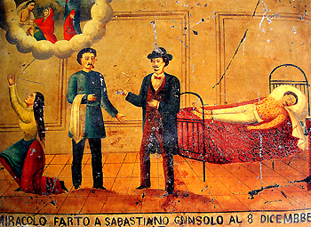 Sabastiano Gunsolo soffre di vaiolo chiaramente visibile come marchi rosso sul suo volto, al torace, braccia e piedi. La donna a sinistra, molto probabilmente la moglie o sorella, fino getta le braccia in preghiera a Santa Marta per il recupero Sabastiano mentre il medico sovrintende sue cure, olio su latta. Da la Chiesa dell'Ospedale di Santa Marta, Catania, Sicilia. Cortesia Giuseppe Maimone Editore, Catania e Mario Alberghina.